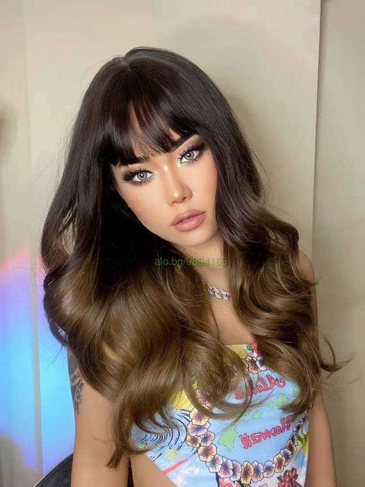 Омбре перука със светли краища и бретон