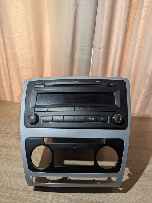 Radio Skoda Swing cu tot cu ramă