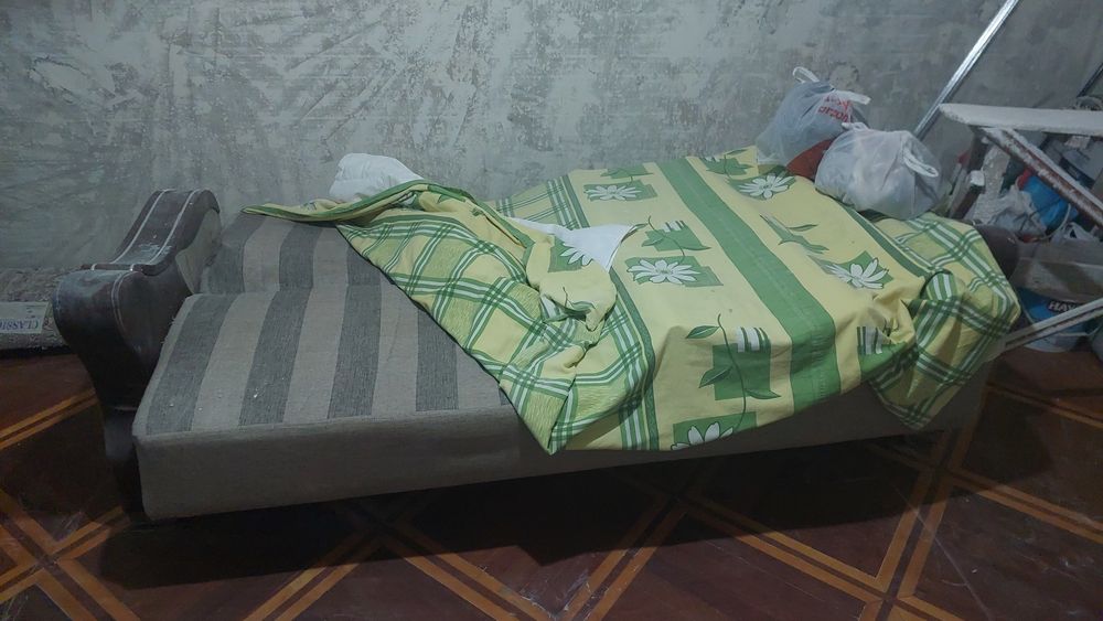 Диван б/у отдам даром