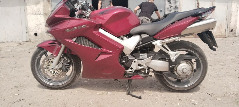 Продаю Honda vfr800