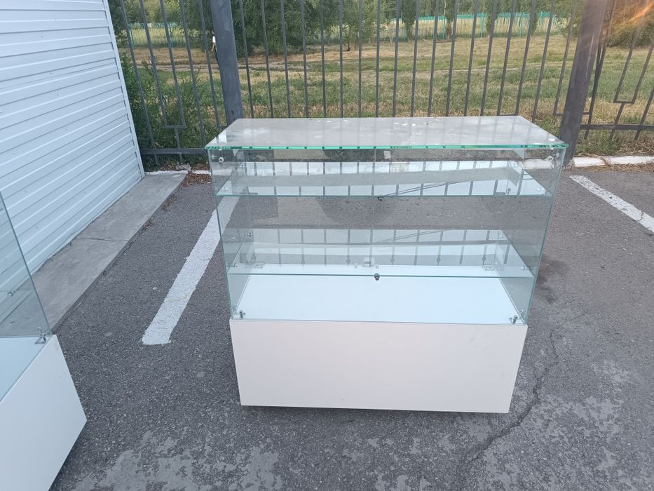 Торговое оборудование, витрины