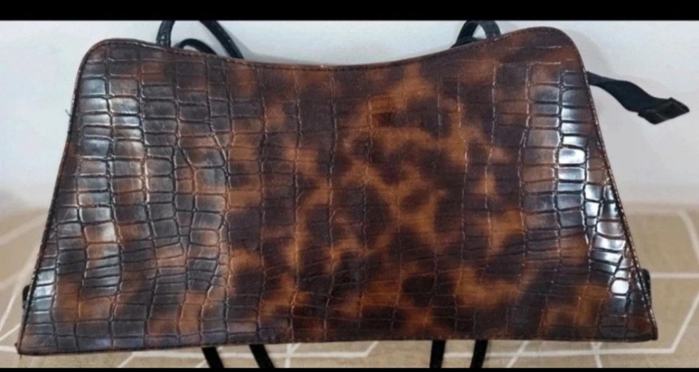 Geanta nouă superba