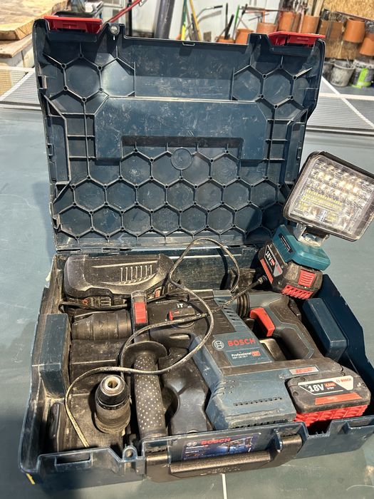 Vand rotopercutor bosch gbh 18v 26 f + proector pe acumulatori