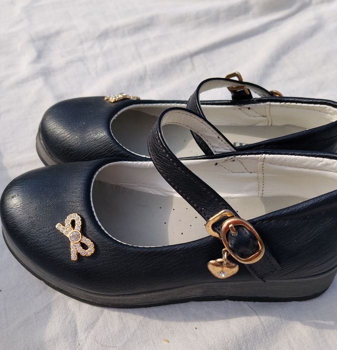 Обувь  Кроссовки и Туфли для девочек 26 размер