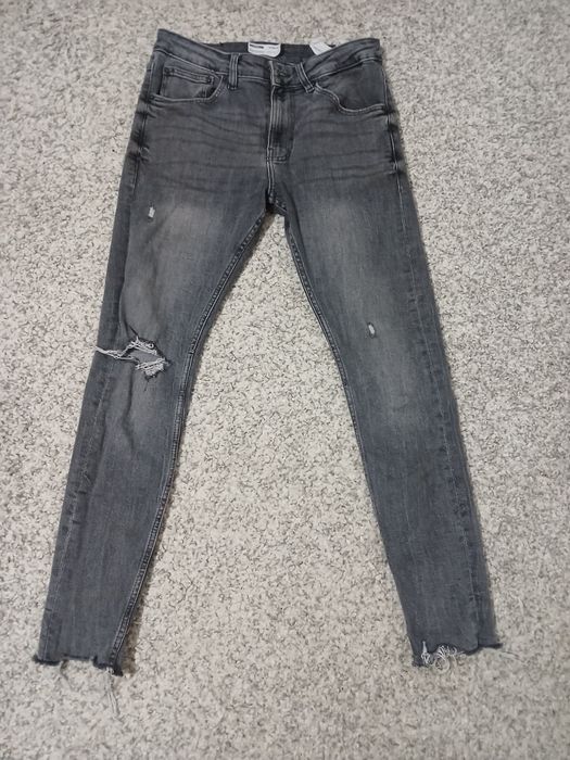 Vând blugi Bershka, mar 38 (s/m)