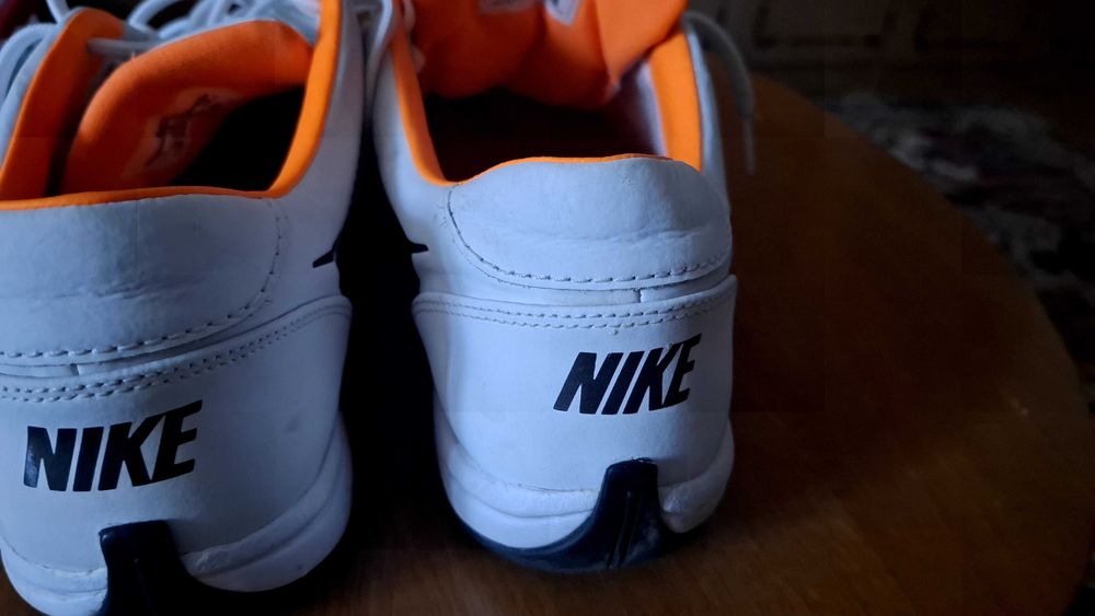 Спортни обувки NIKE