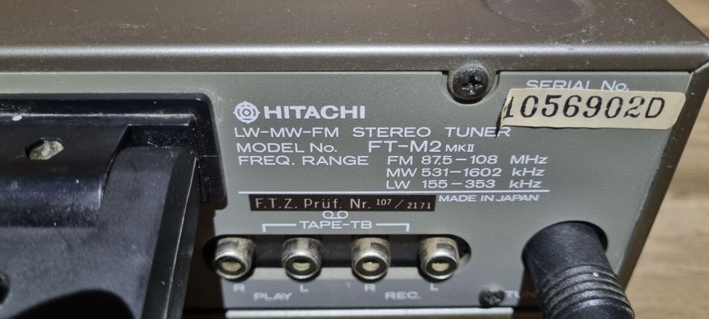 стерео комплект Hitachi HA-M2 (усилвател) и FT-M2 (тунер).