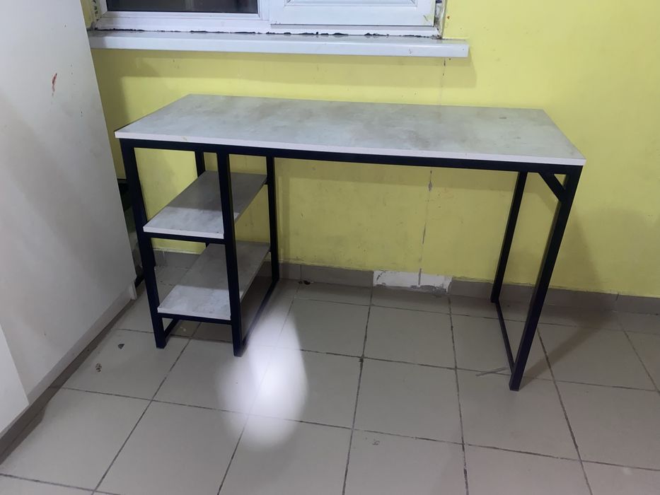 Стол в хорошем состоянии