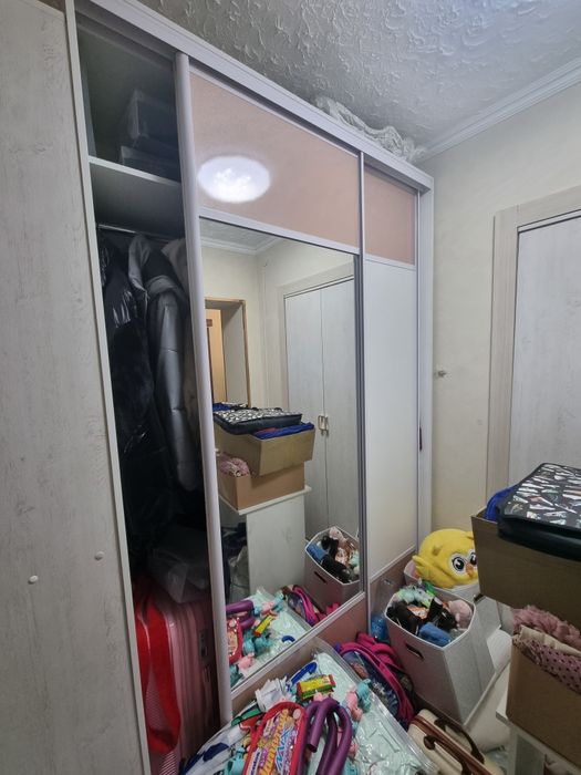 Шкаф двухдверный с зеркалом