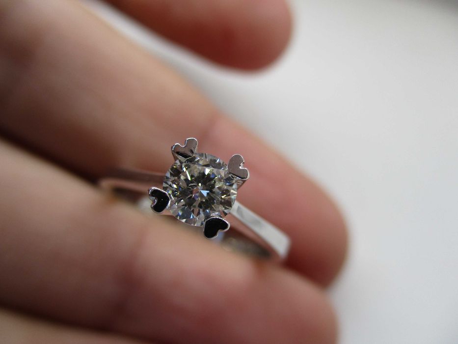 Сертифициран AIG Златен Пръстен 14 к с Диамант 0.38 кт !