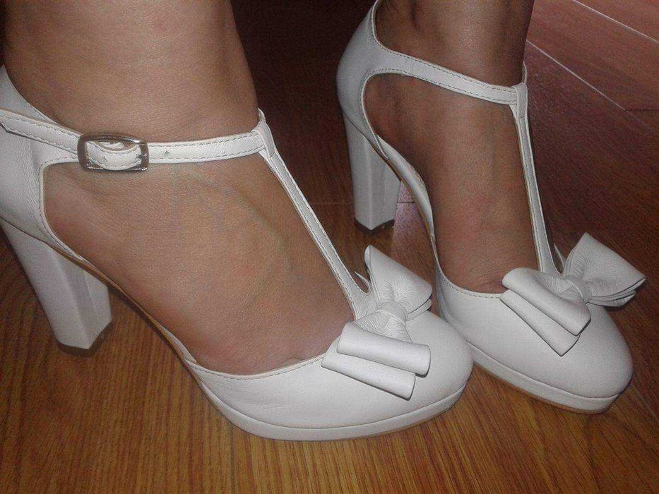 Sandale albe marimea 36