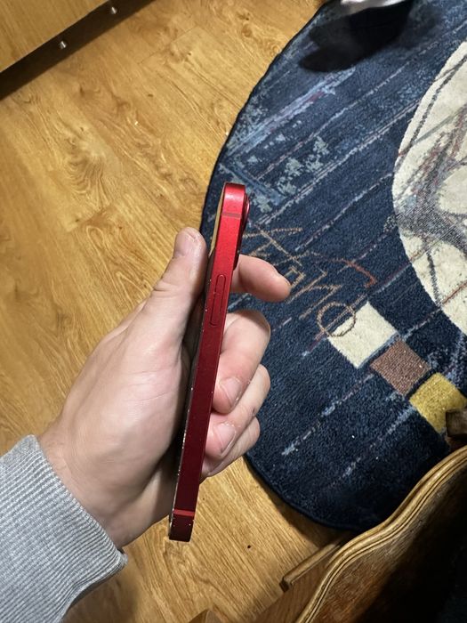 Iphone 13 mini, necesita doar ecranul schimbat