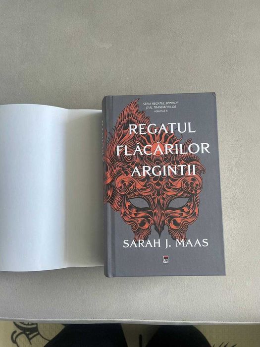 Regatul flacarilor argintii sarah j maas acotar hardcover