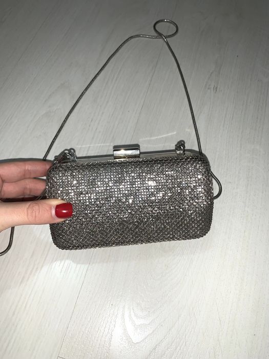Малка сребърна чанта
