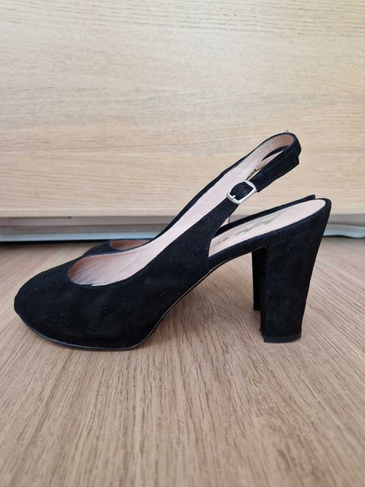 Велурени обувки с ток 38.5 номер