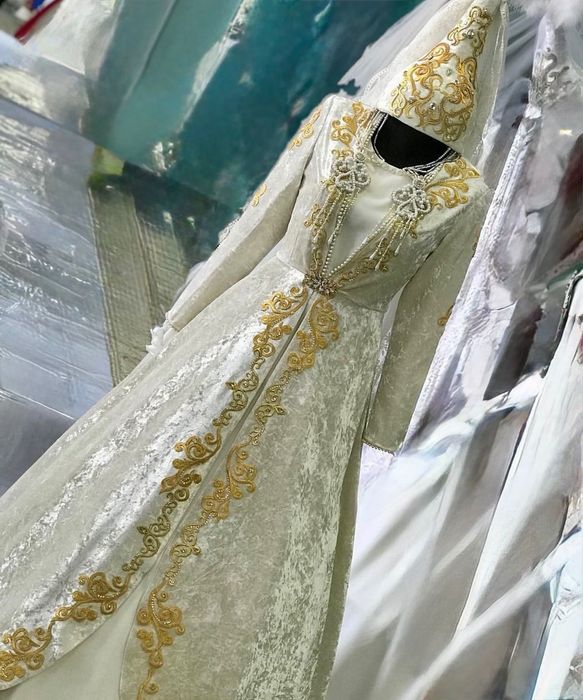 Продам дизайнерское национальное платье