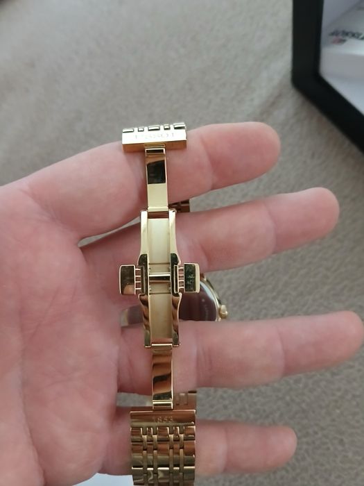 Мъжки часовник Тисот Tissot Carson позлатен.