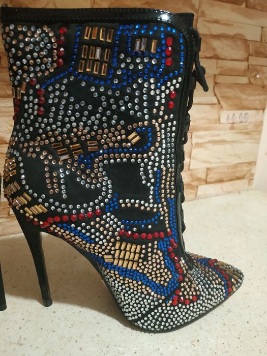 Предлагам дамски боти на Sergio Rossi