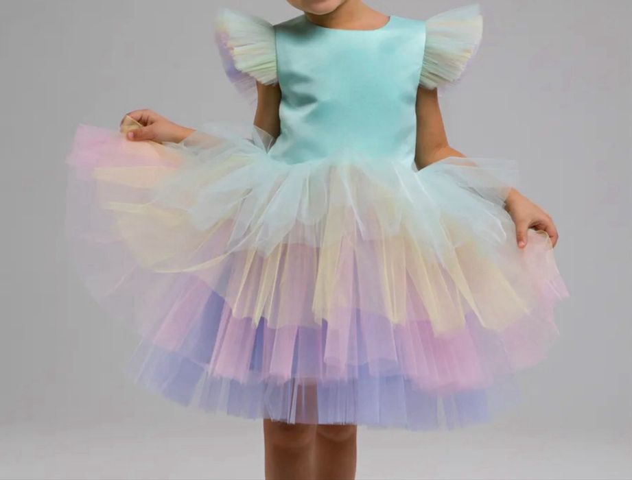 Продам красивое платье на девочку