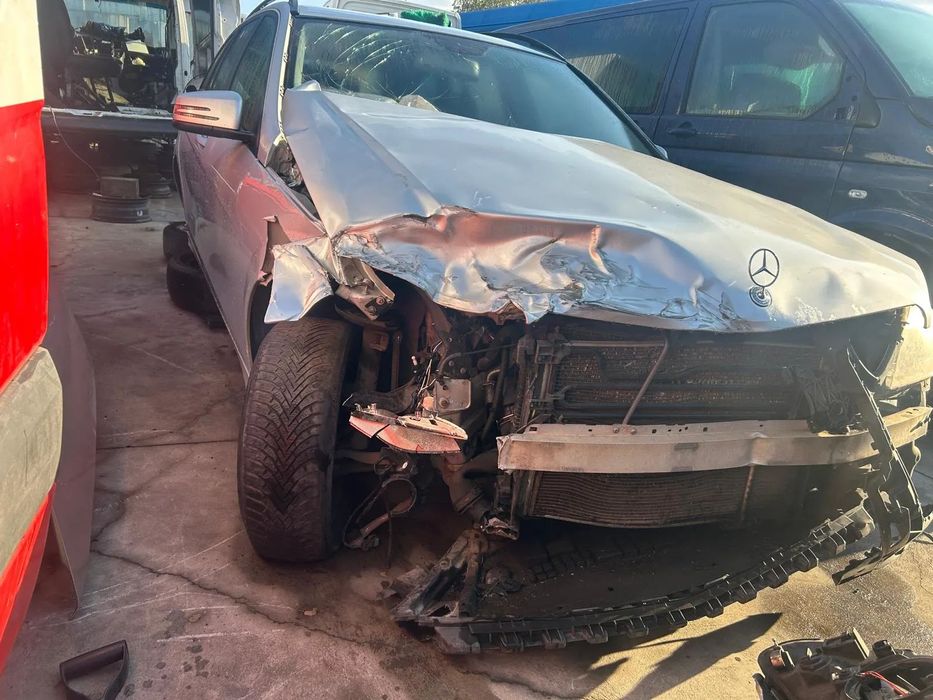 Hayon mercedes c .class e4 argintie