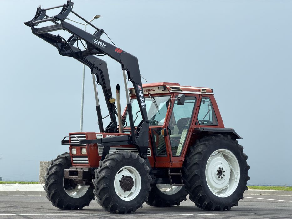 Tractor New Holland Fiat Agri 110 90 de 110 CP + Incarcator Maillux MX 80 + Furca Fiat 80 90 Fiat 70 90 Fiat 88 94 Claas Case John Deere New Holland