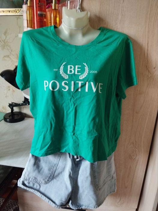 Вещи летние шорты фирма Selfie и футболка привозная  в отличном состоя