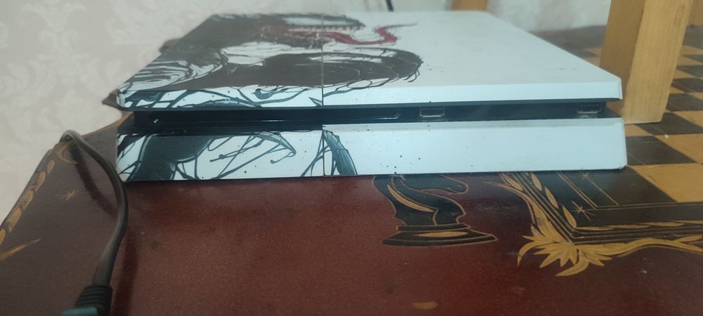 Продам PS 4 slim 1 теробайт