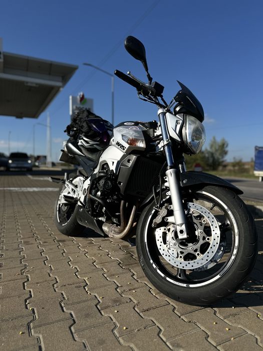 Suzuki. GSR. 600