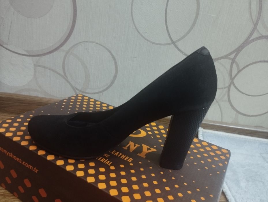 Два вида туфли нубук