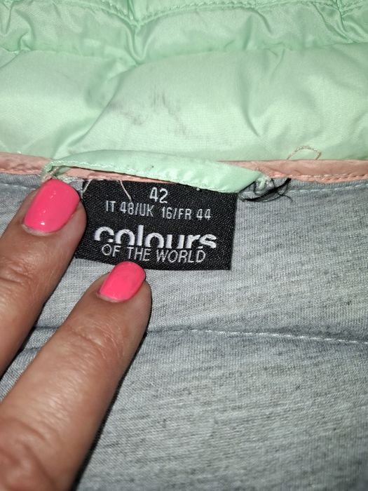 Дамско яке Colours of the word.
Размерът е 42.
Дължина от рамото до до