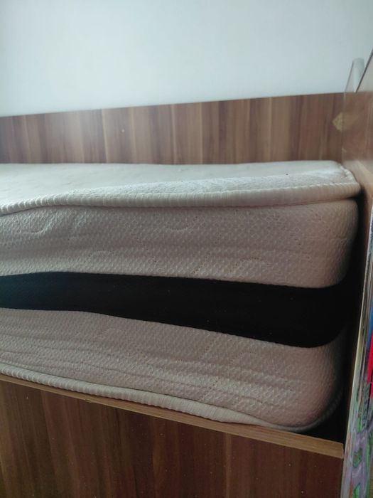 Vand pat cu saltea confortabila