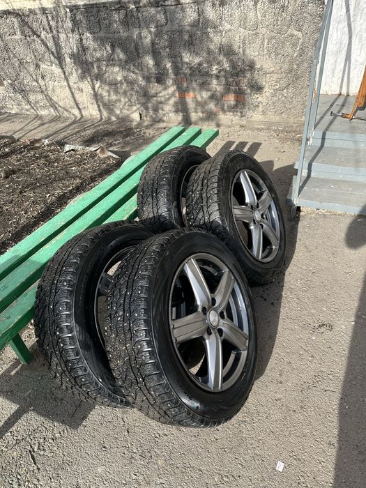 Продам Диски 215/60/17 с резиной(зима)