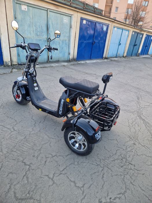 Vând Scuter Triciclu