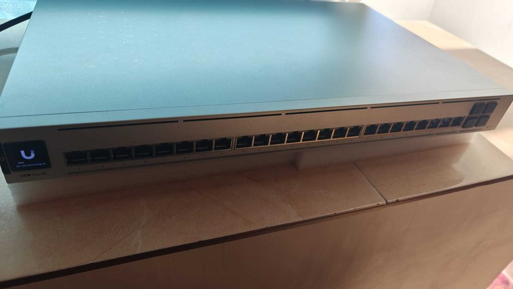 Switch UniFi USW-Pro-HD-24 Multi-Gigabit 2.5G / 10G Etherlighting