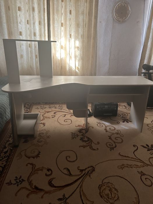 Продам стол компьютерный