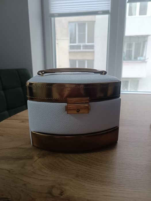 Кожена кутия за бижута - малка и голяма