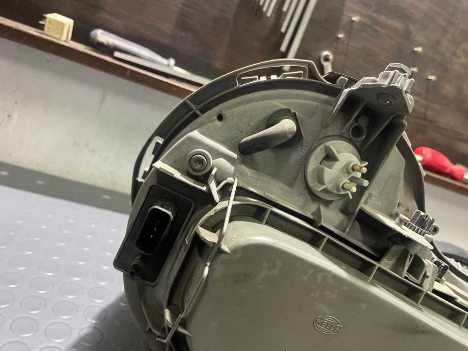 Ляв фар за Mercedes E-class W210 (преди фейс)