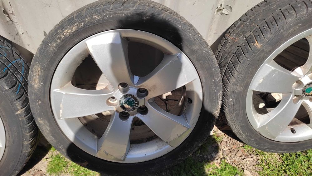 Продавам оригинални джанти Skoda 16", 5 х 100, 4 бр. + патерица
