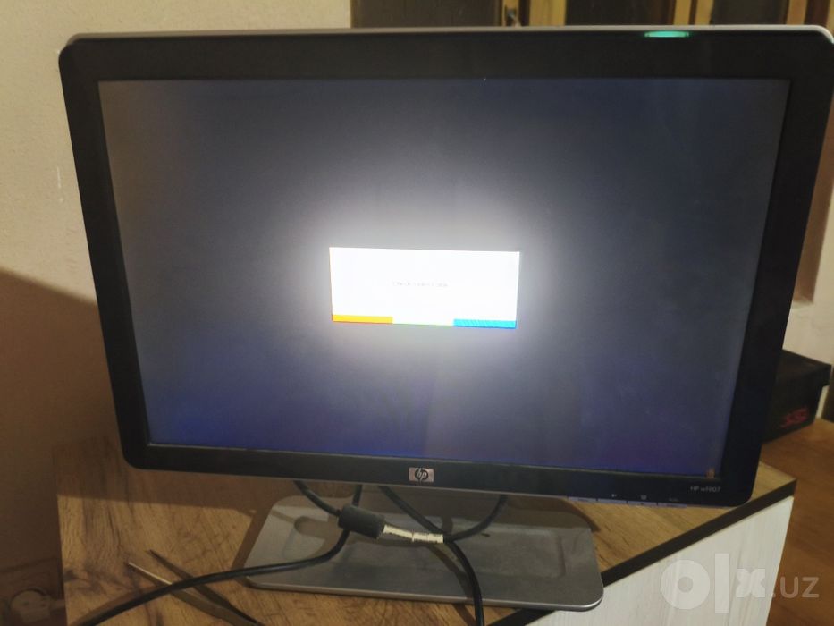 Два монитор HP и LG оба 19 дюймов рабочие