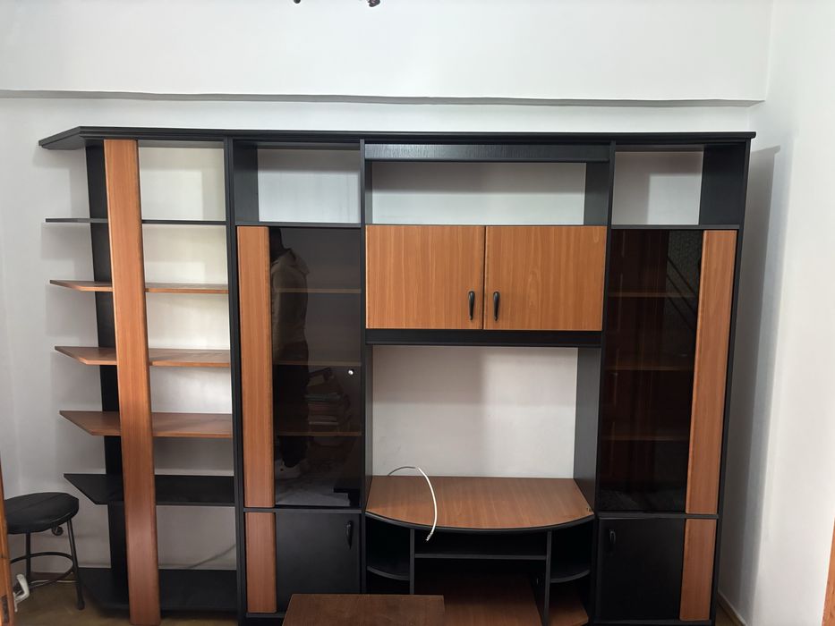 Vand mobila biblioteca pentru tv