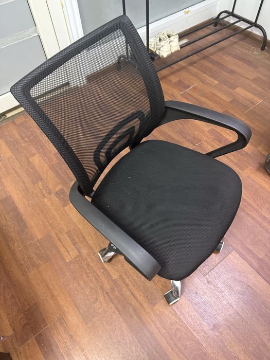 Офисный стул , черный