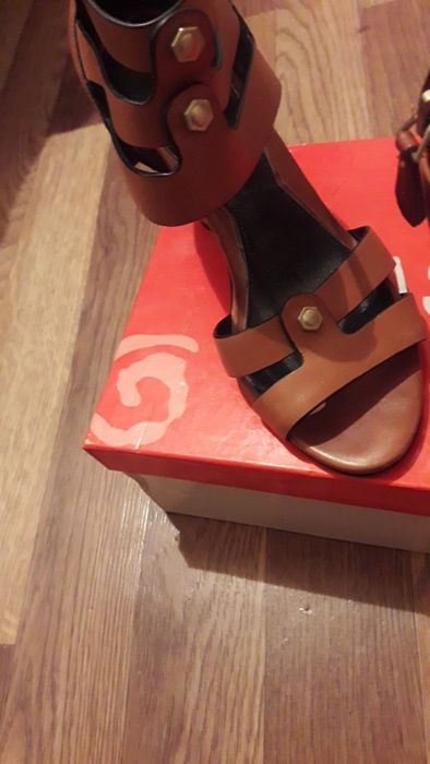 Босоножки фирмы    KENNETH COLE