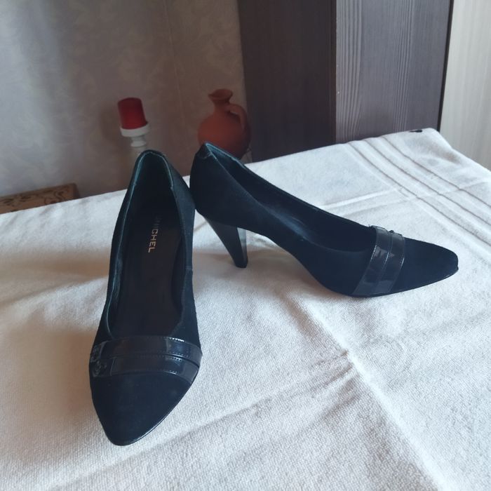 Продам туфли замшевые Юничел