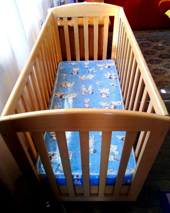 Детско легло от естествен материал