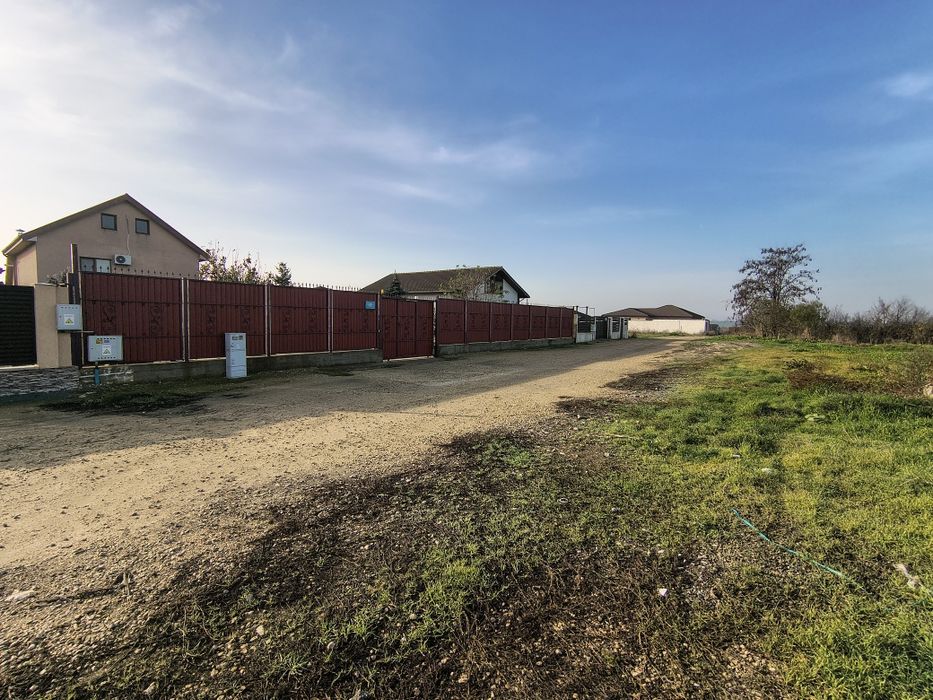 Teren cu casa de vacanta de vanzare in Lazu Constanta