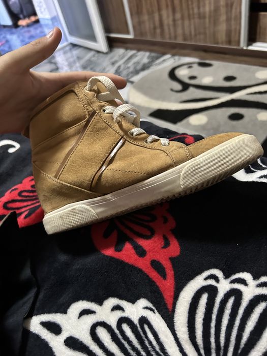 Vând adidași dama bershka