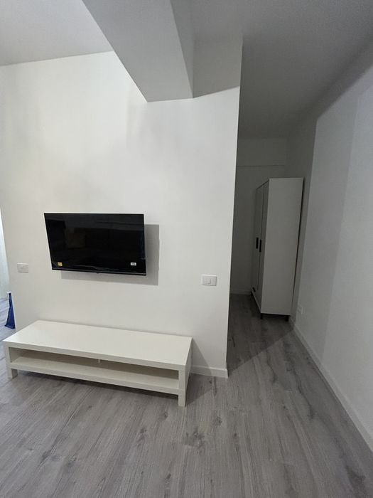 Apartament cu doua camere semidecomandat 40 m2 Poitiers/Continental-Aumovio + parcare
