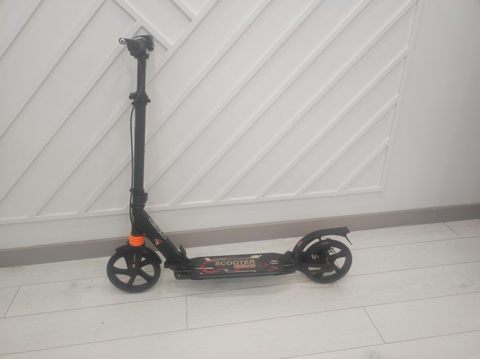 Продам самокат Urban Scooter 116D