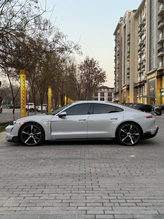 Продается свой Porsche Taycan