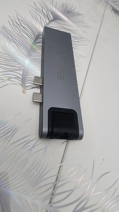 2 Hub-uri – Dock USB-C EKSA + Hub USB-A QICENT | NOI
Descriere scu